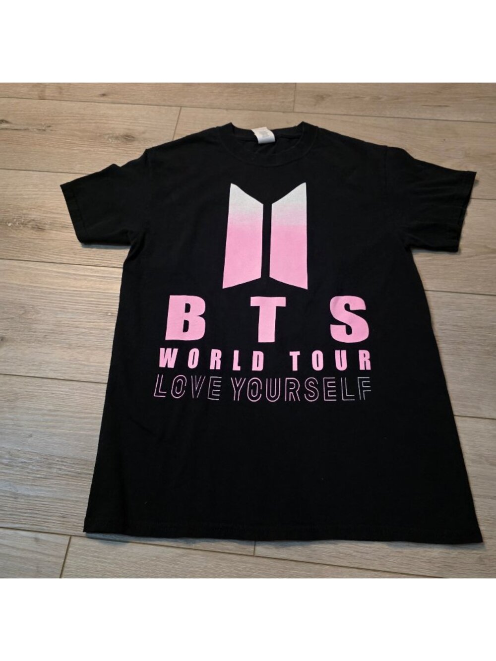 BTS World Tour Love Yourself T-shirt 2018 Concert Tour Sz Sm Pink Logo